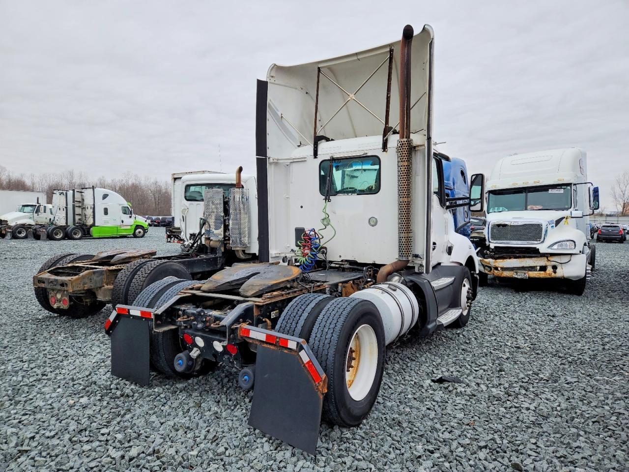 2016 Kenworth T680 Semi Truck