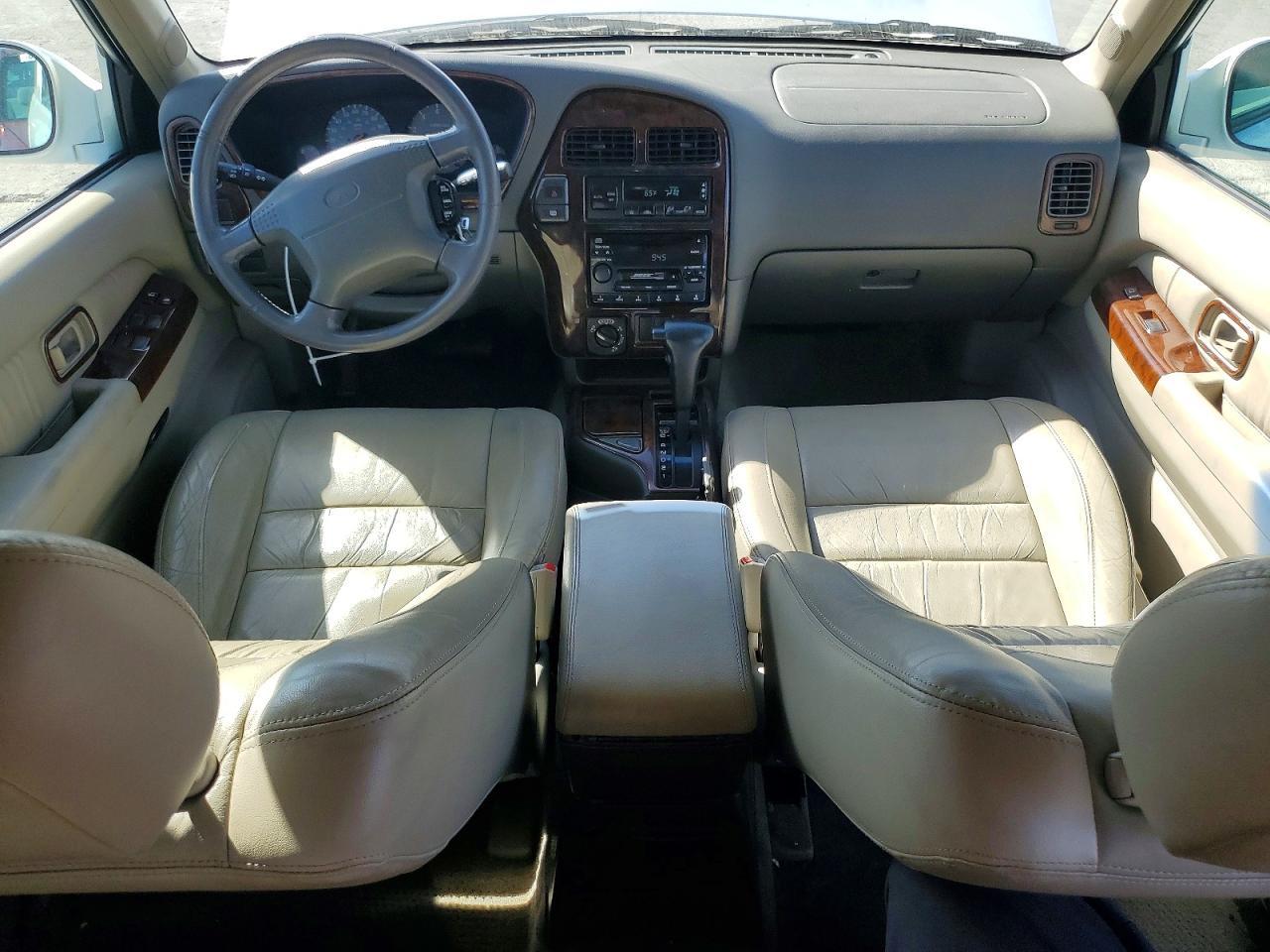 2000 Infiniti QX4 Base