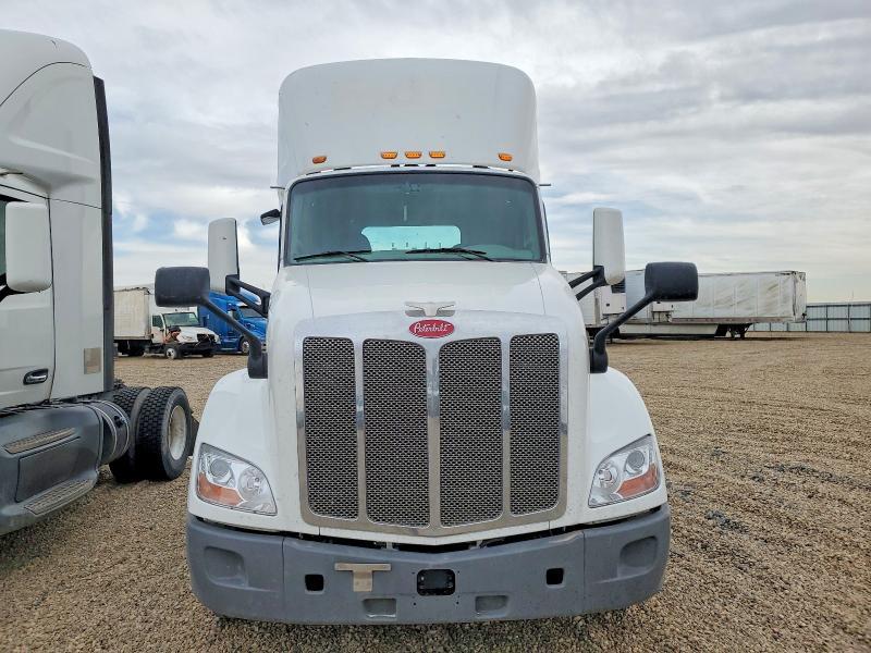 2019 Peterbilt 579 Semi Truck