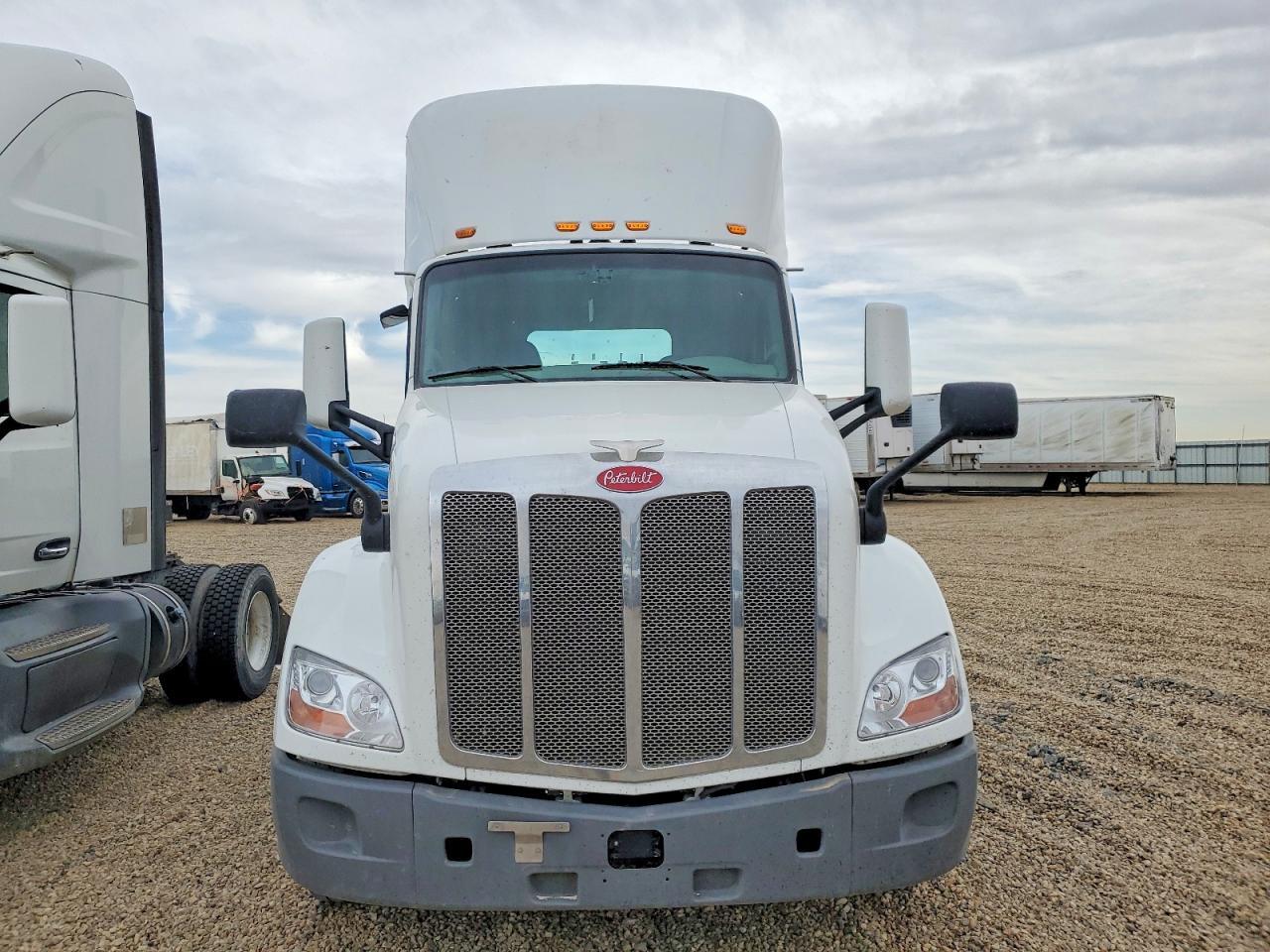 2019 Peterbilt 579 Semi Truck