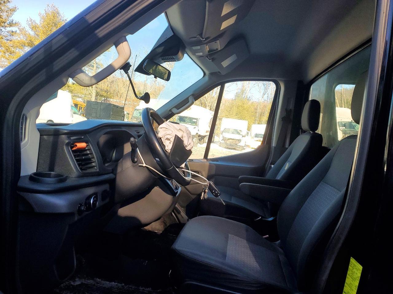 2022 Ford Transit BOX Truck