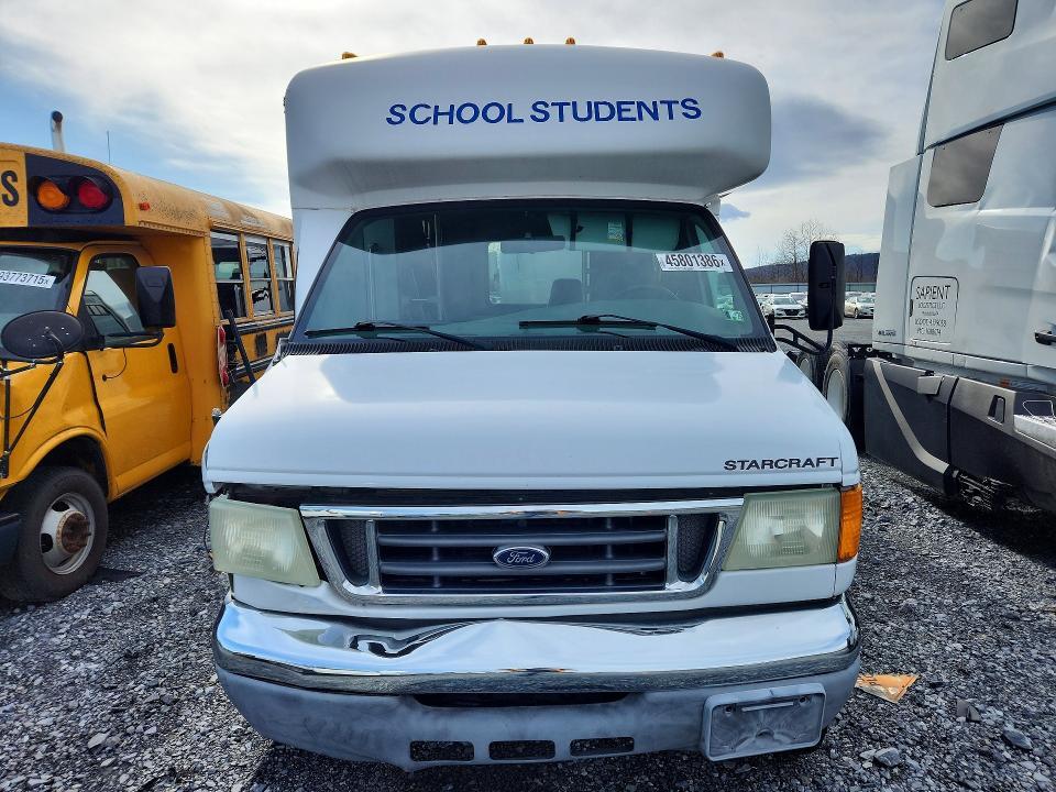 2004 Ford Econoline E350 Super Duty Cutaway Van