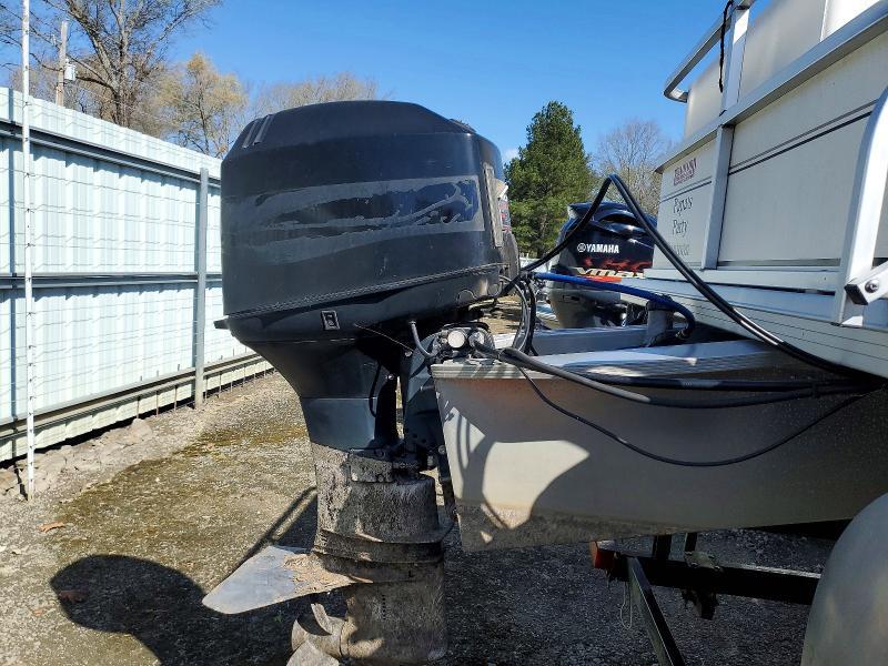 2005 Sun Tracker Boat-Boat