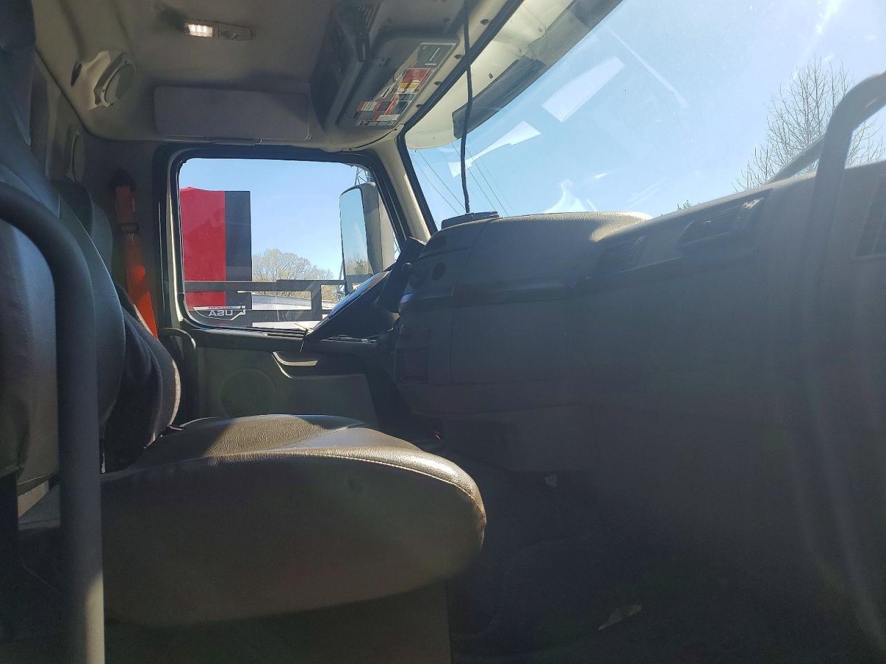 2018 Volvo VNL Semi Truck