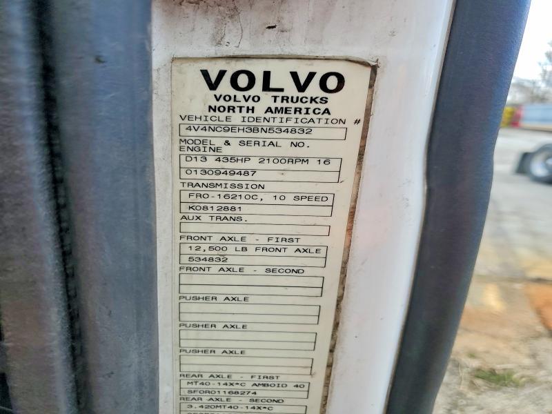 2011 Volv O VNL Semi Truck