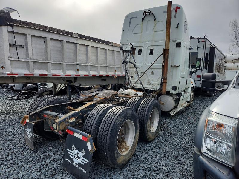 2009 Freightliner Cascadia 125