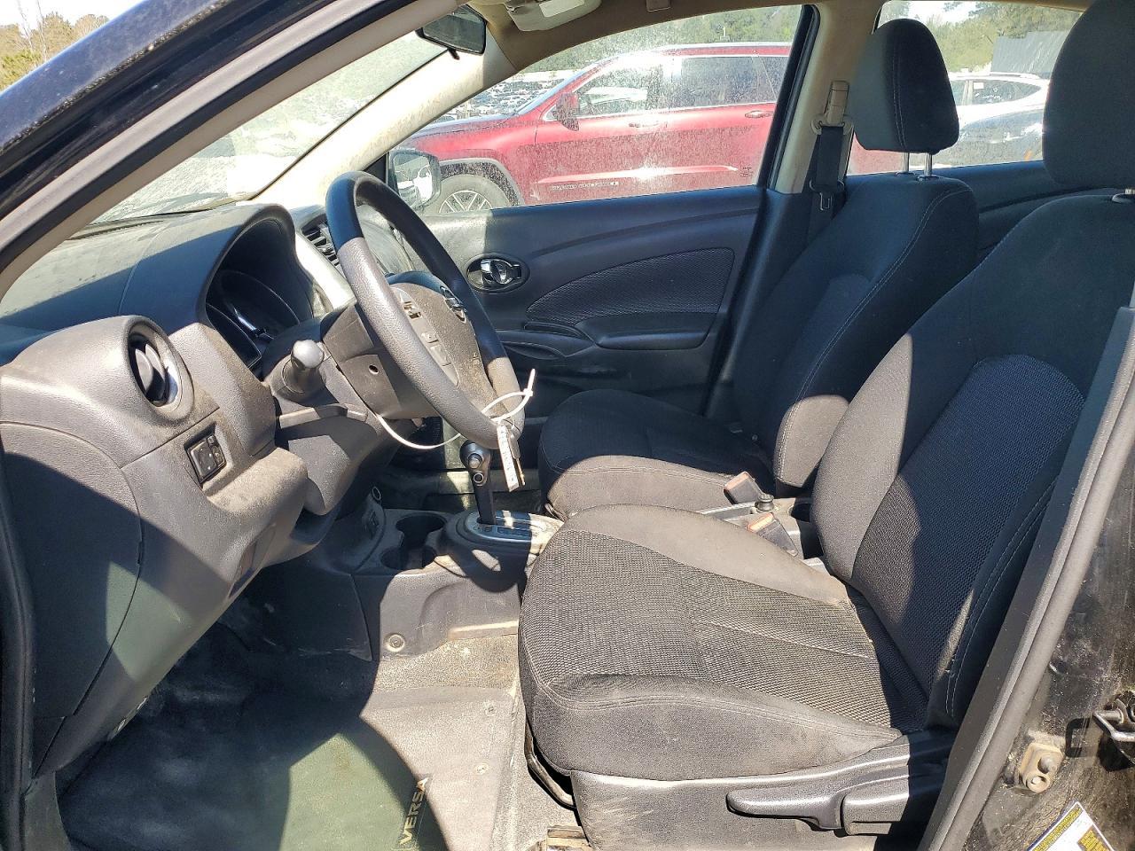 2019 Nissan Versa sv