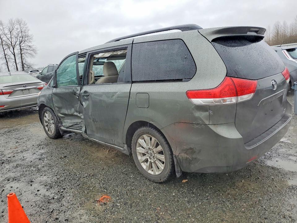 2011 Toyota Sienna le 7-passenger