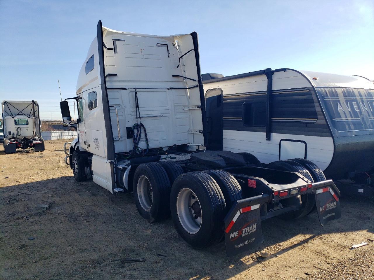 2019 Volvo VNL Semi Truck