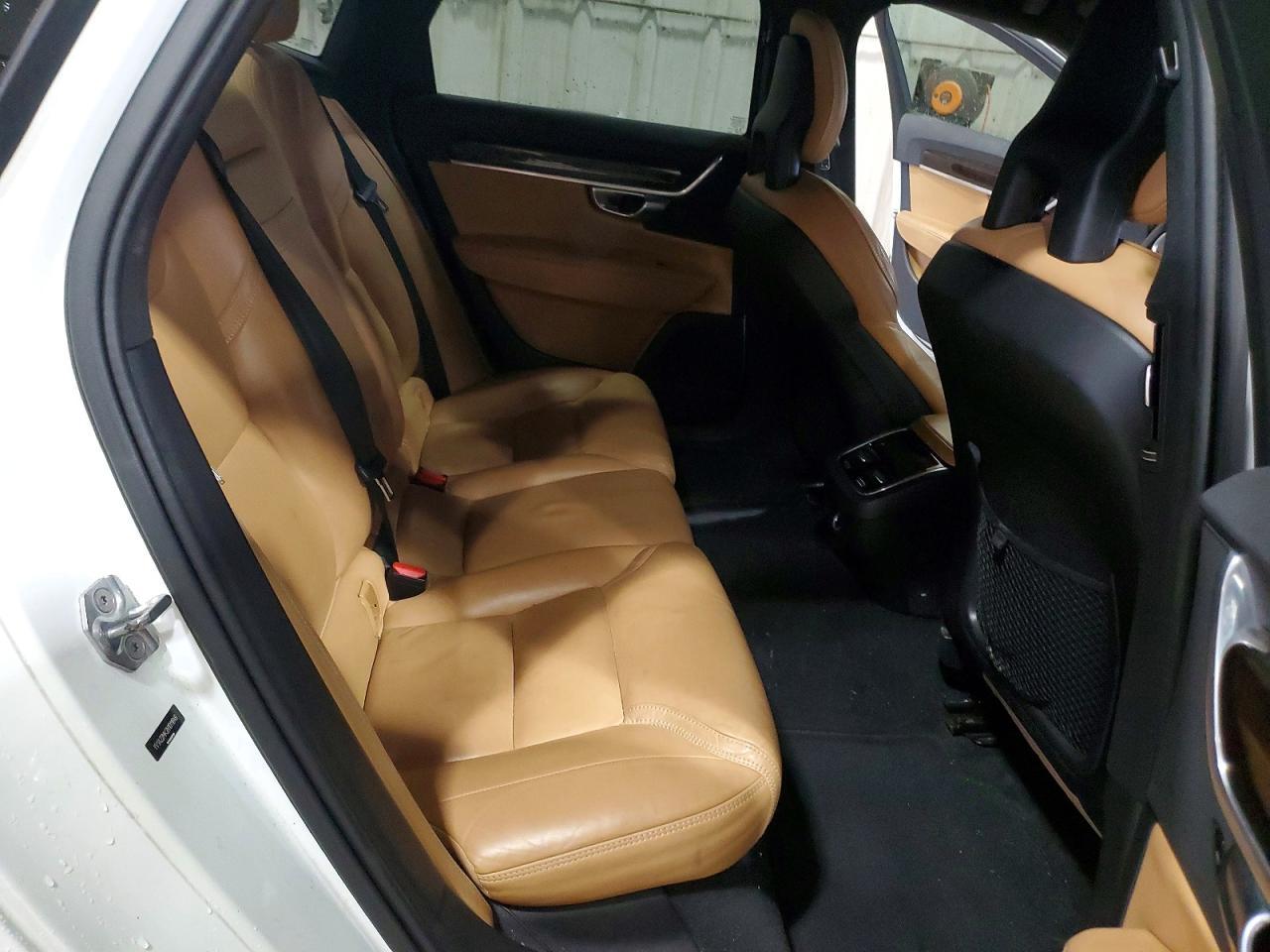 2017 Volvo S90 T6 Momentum