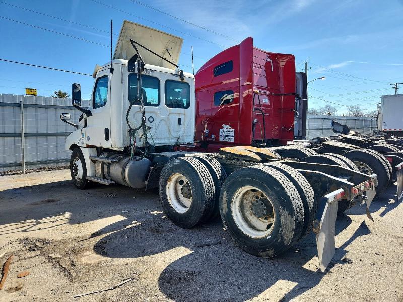 2020 Freigliner 2020 Freightliner Cascadia 126 Semi Truck