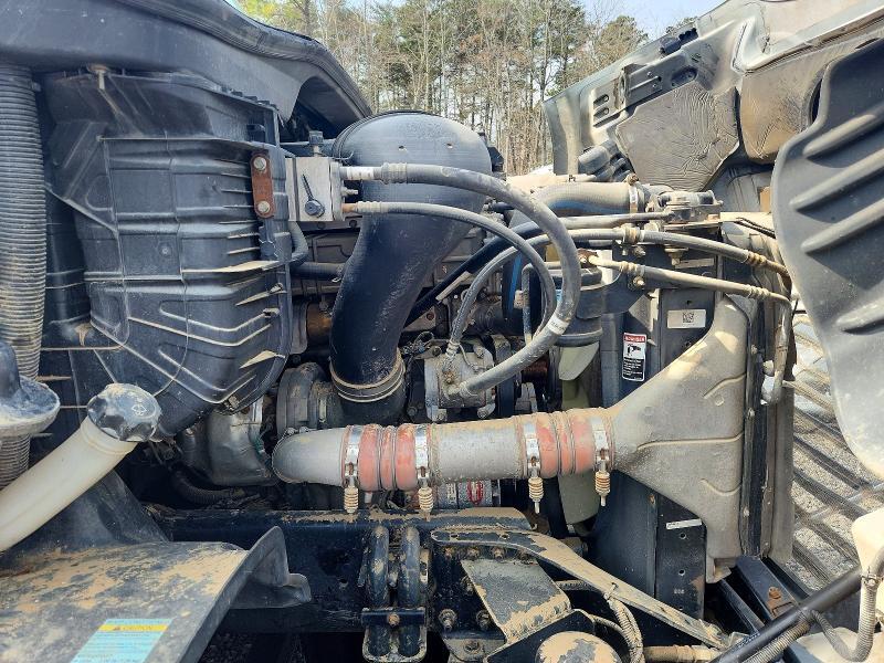 2018 Freigliner 2018 Freightliner Cascadia 113 Semi Truck