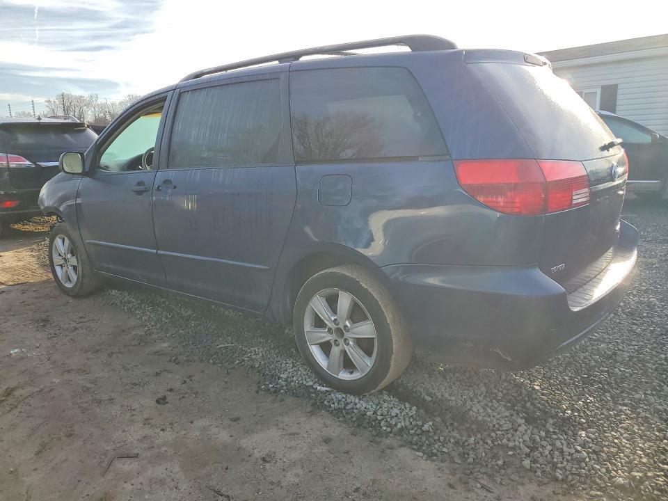 2004 Toyota Sienna le 8 Passenger