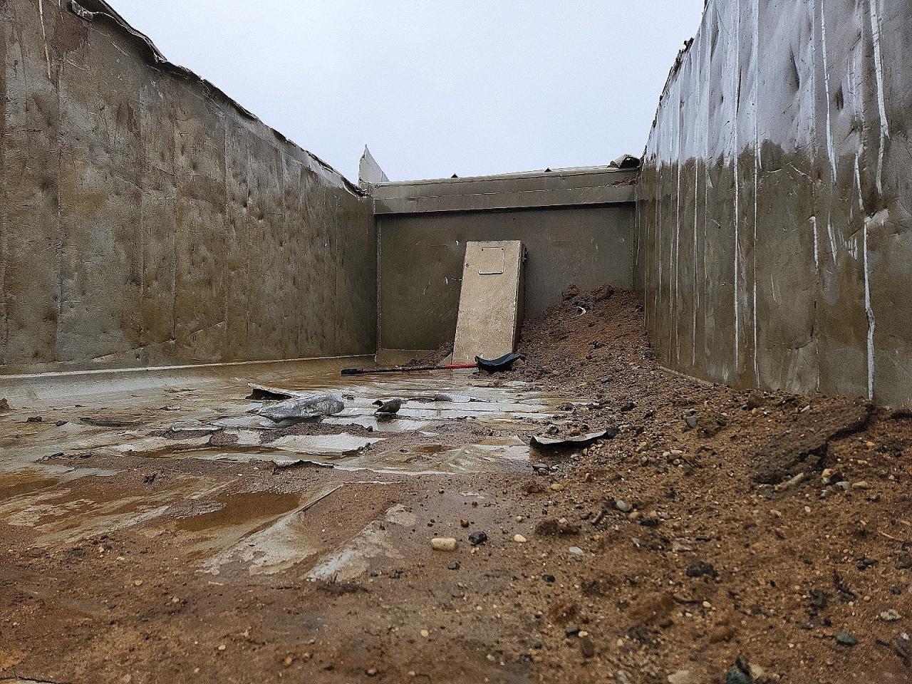 2015 Volvo VHD Dump Truck