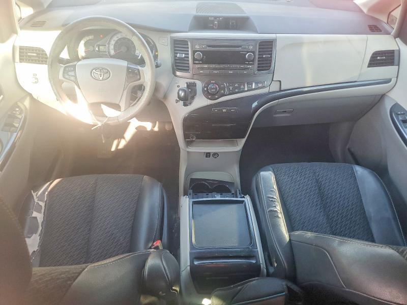 2011 Toyota Sienna Sport