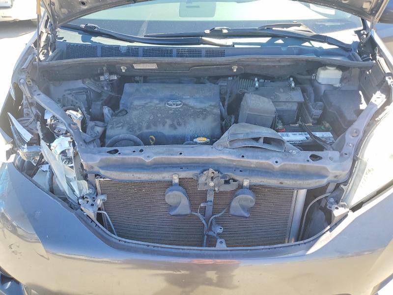 2012 Toyota Sienna le 8-passenger