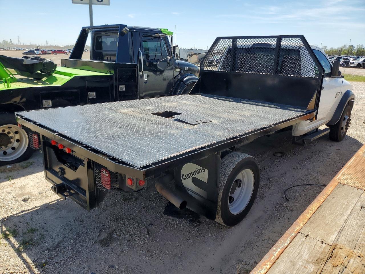 2011 Dodge RAM Chassis Cab Flatbed Truck