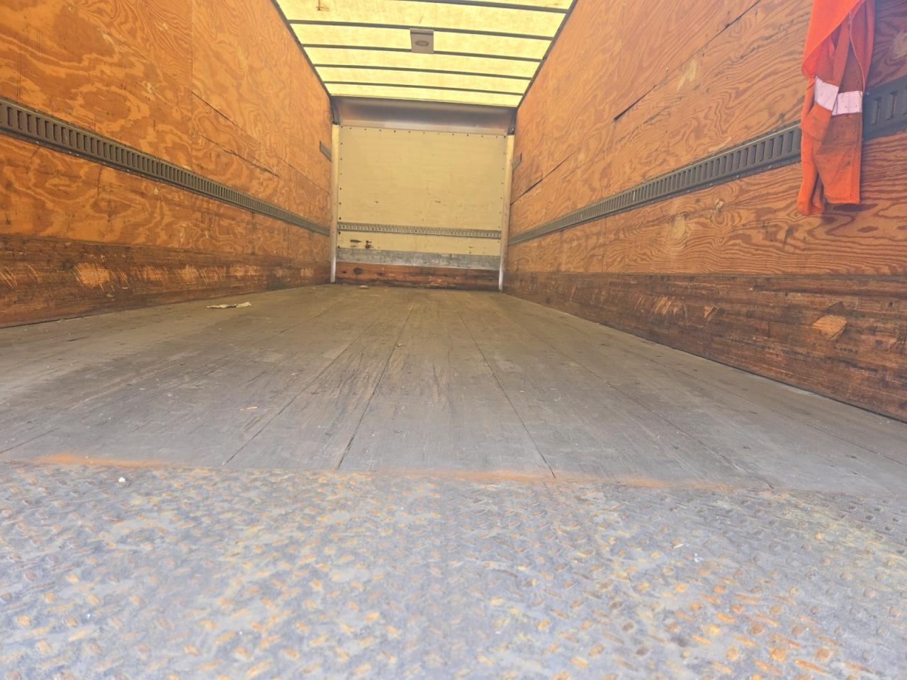 2015 Freightliner Business Class M2 BOX Truck