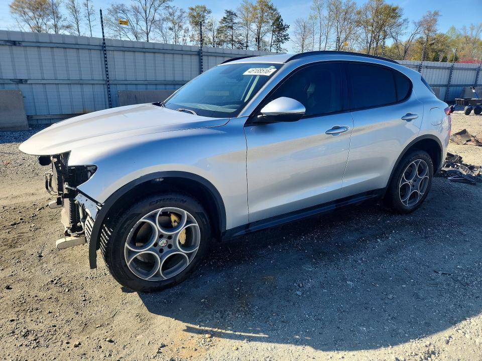 2018 Alfa Romeo Stelvio Sport