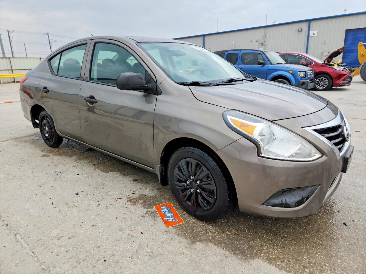 2015 Nissan Versa 1.6 s Plus