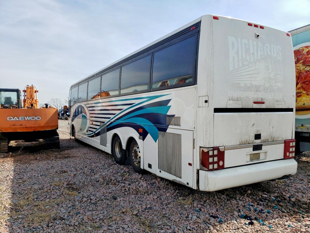 2003 Vnhl T2100-Coach Bus