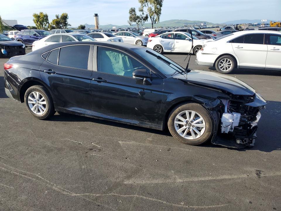 2025 Toyota Camry le
