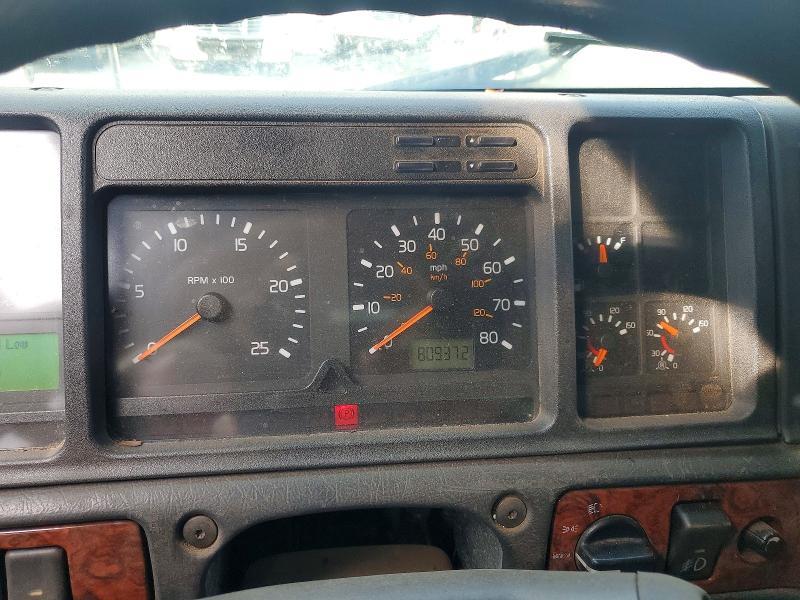 1998 Volv O VN Semi Truck