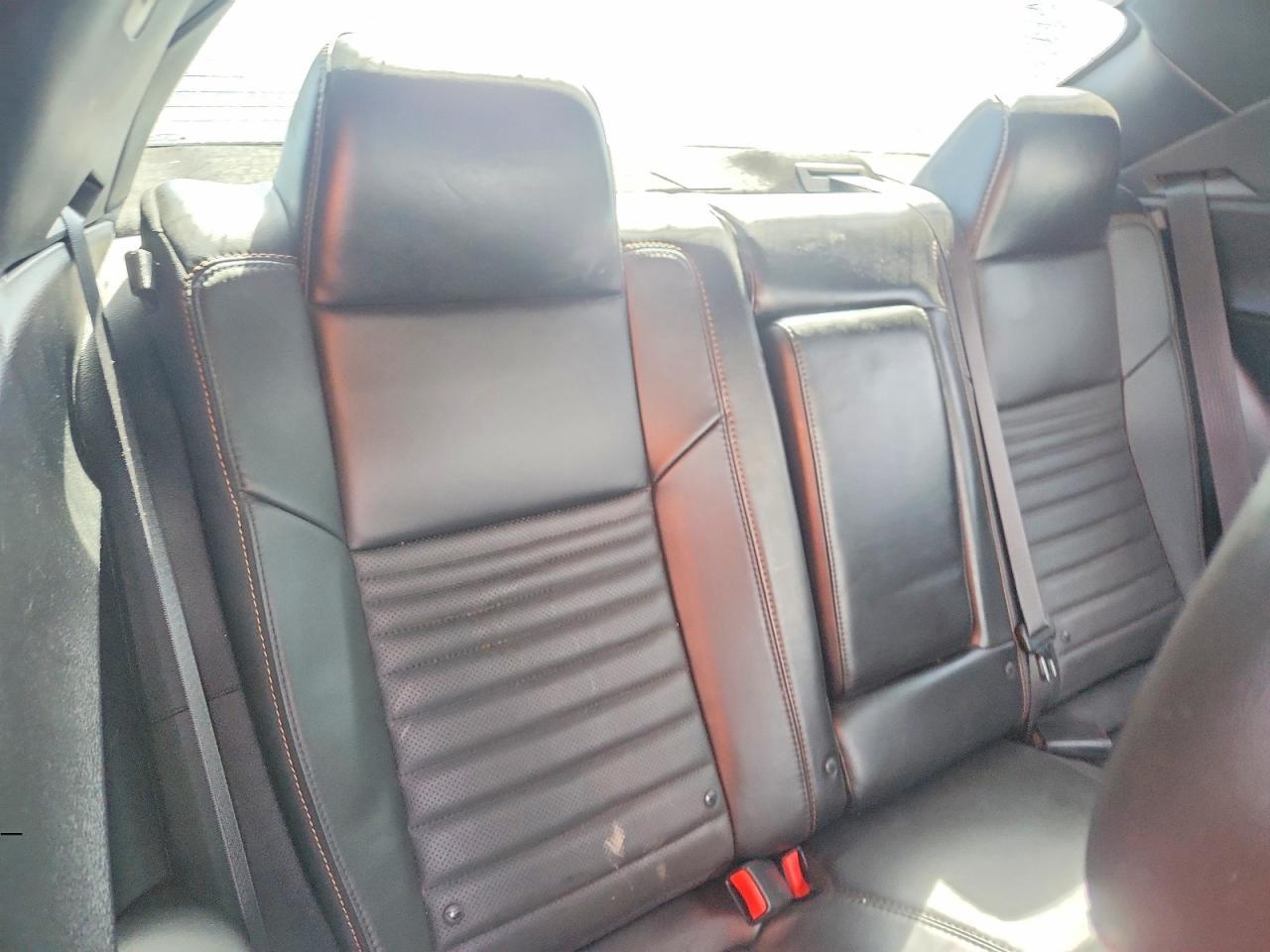 2016 Dodge Challenger r