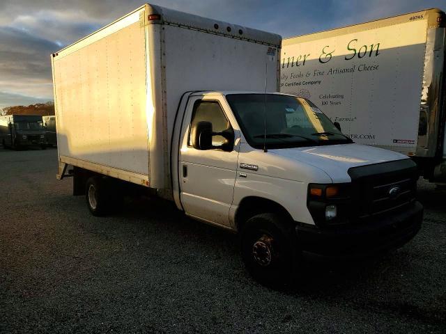 2012 Ford Econoline E450 Super Duty Cutaway Van
