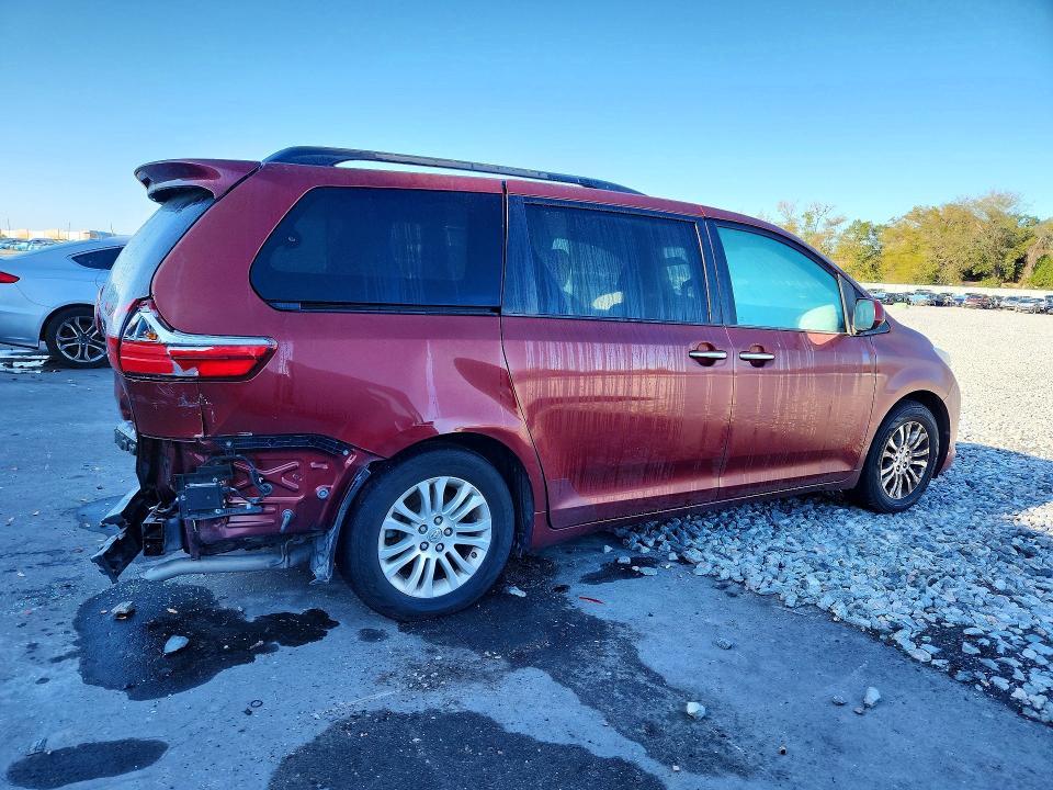 2016 Toyota Sienna xle 8-passenger