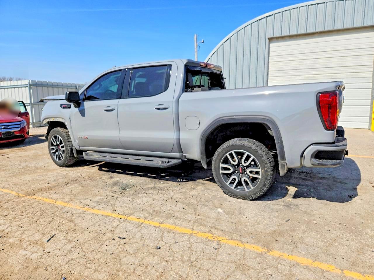 2024 GMC Sierra K1500 AT4