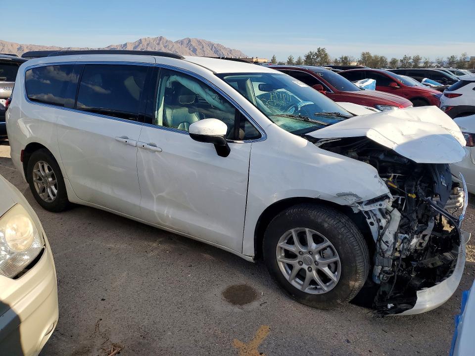 2020 Chrysler Voyager lxi