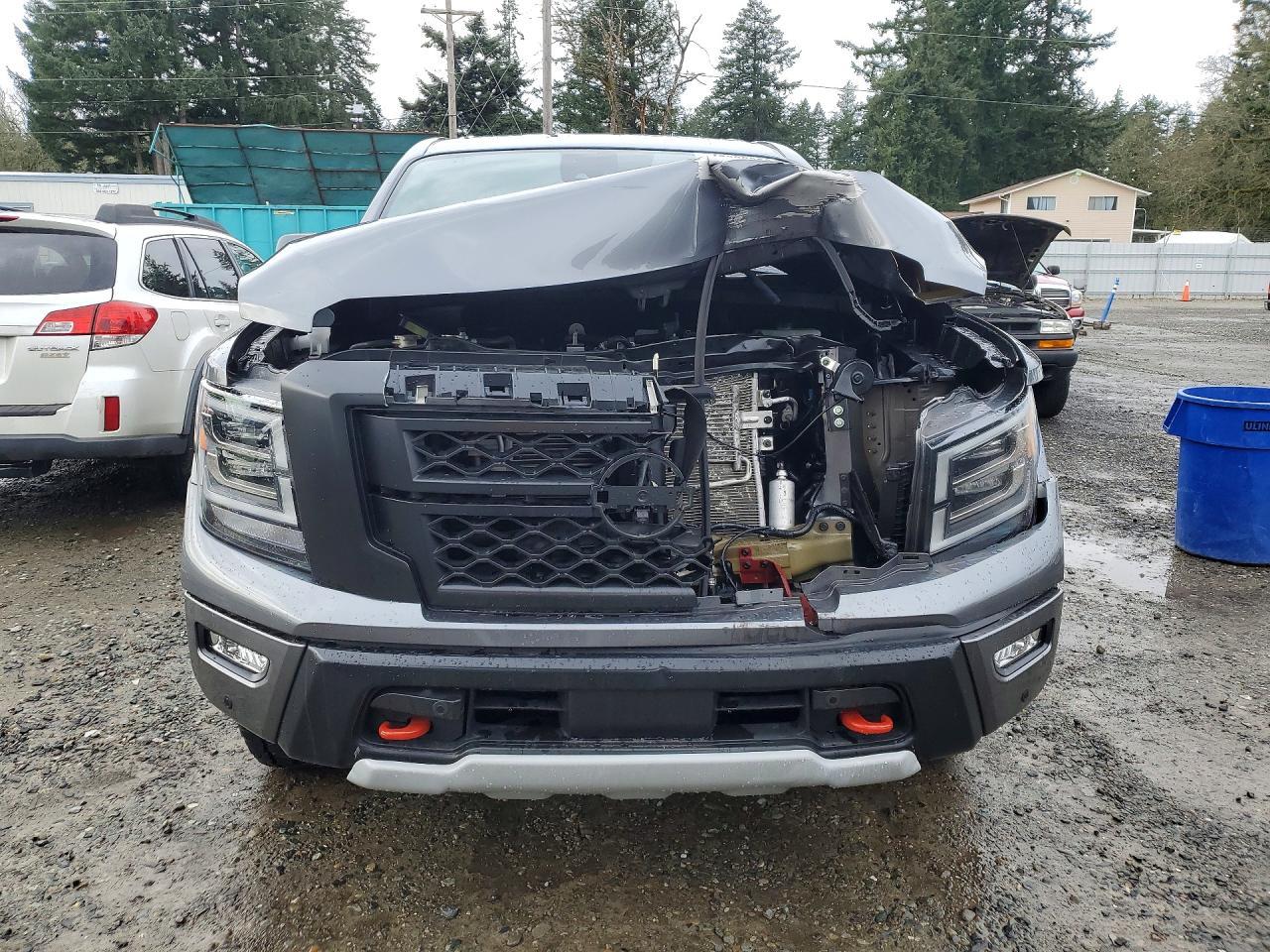 2024 Nissan Titan SV