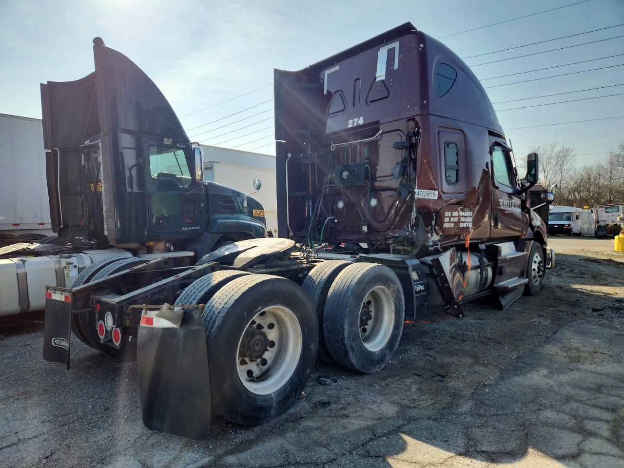 2022 Freigliner Cascadia 126