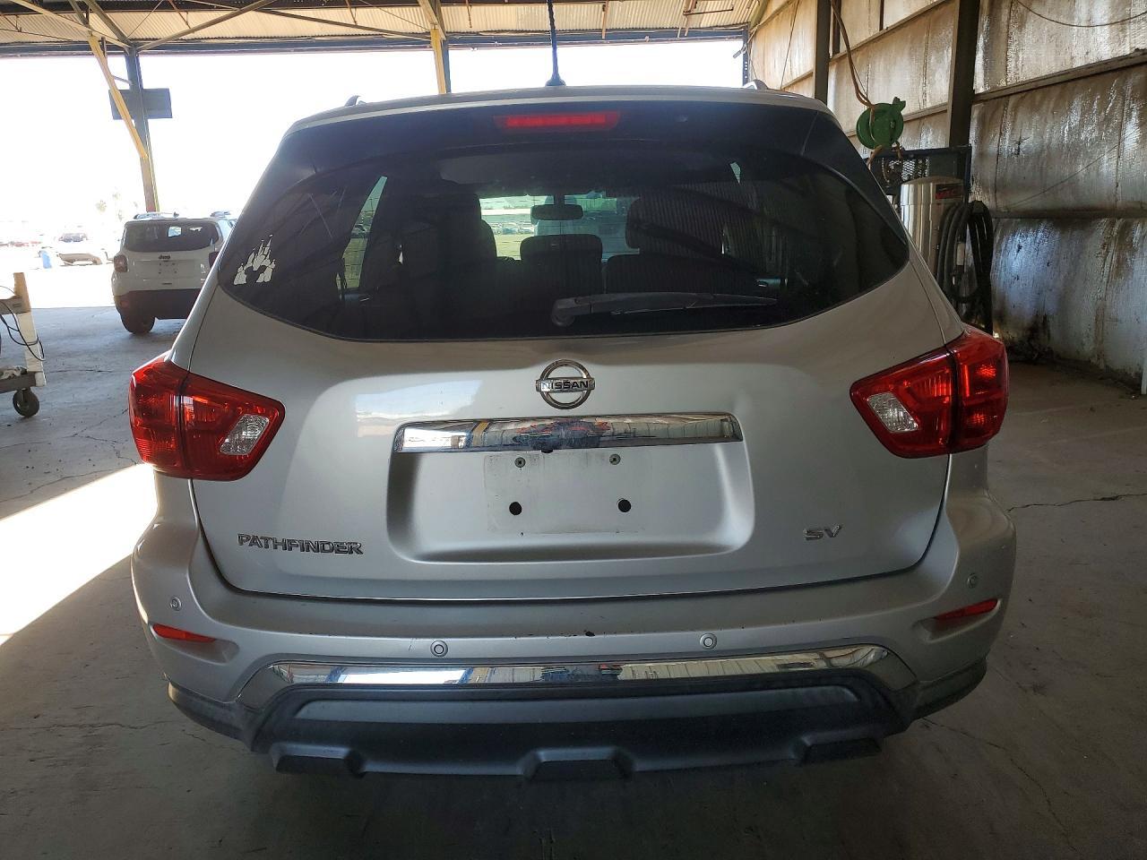 2017 Nissan Pathfinder sv
