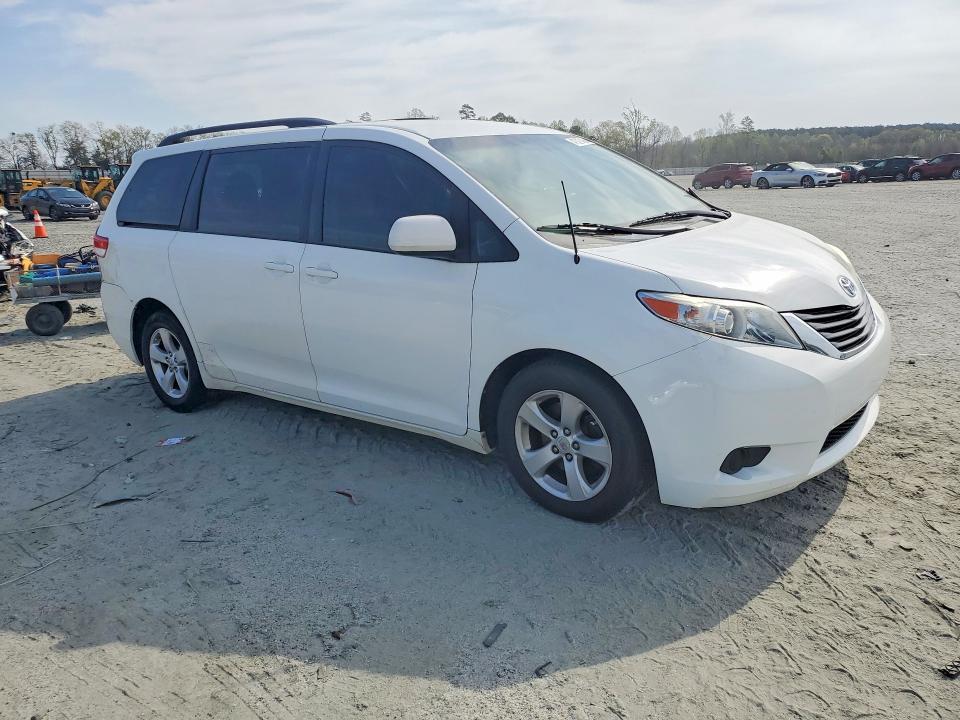 2011 Toyota Sienna le 8-passenger