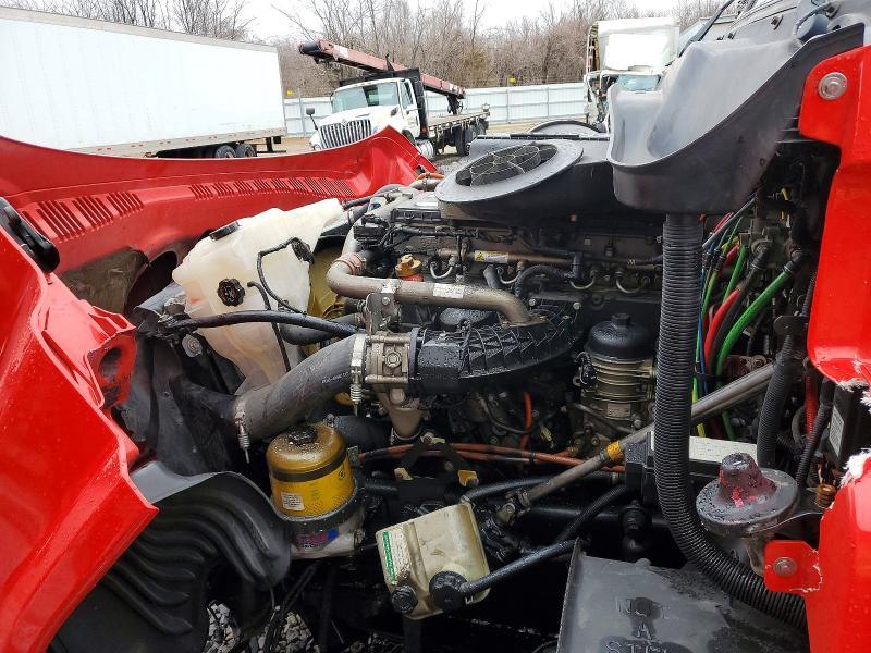 2016 Freightliner Cascadia 125 Semi Truck