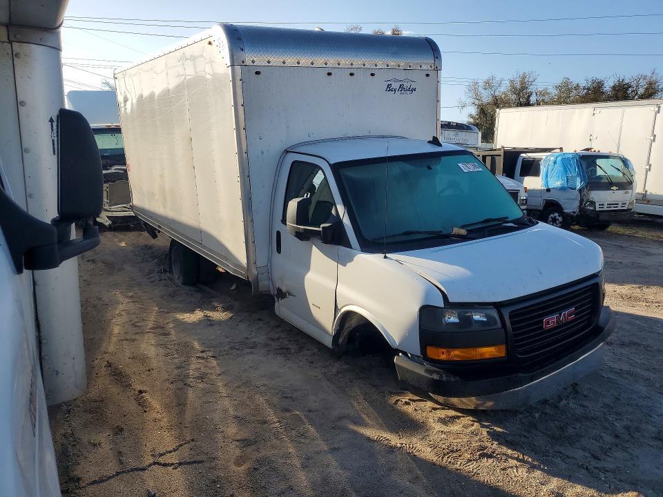 2022 GMC Savana Cutaway G3500