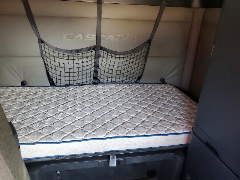2020 Freigliner 2020 Freightliner Cascadia 126 Semi Truck