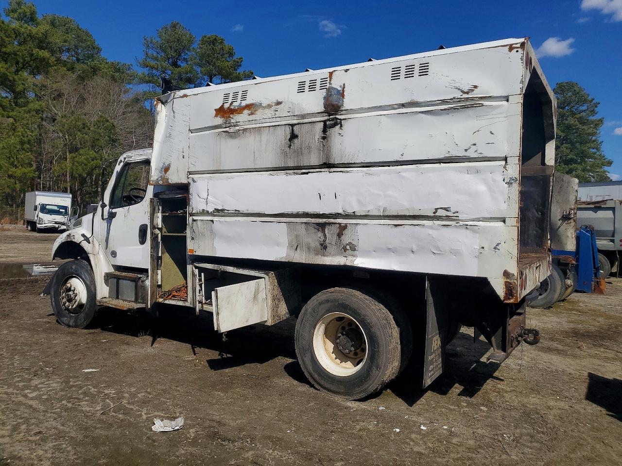 2016 Freigliner 2016 Freightliner Business Class M2 Chipper Truck