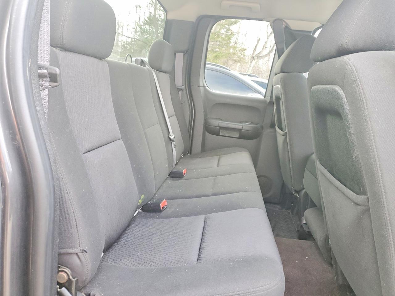 2011 Chev Silverado 1500 ls ex