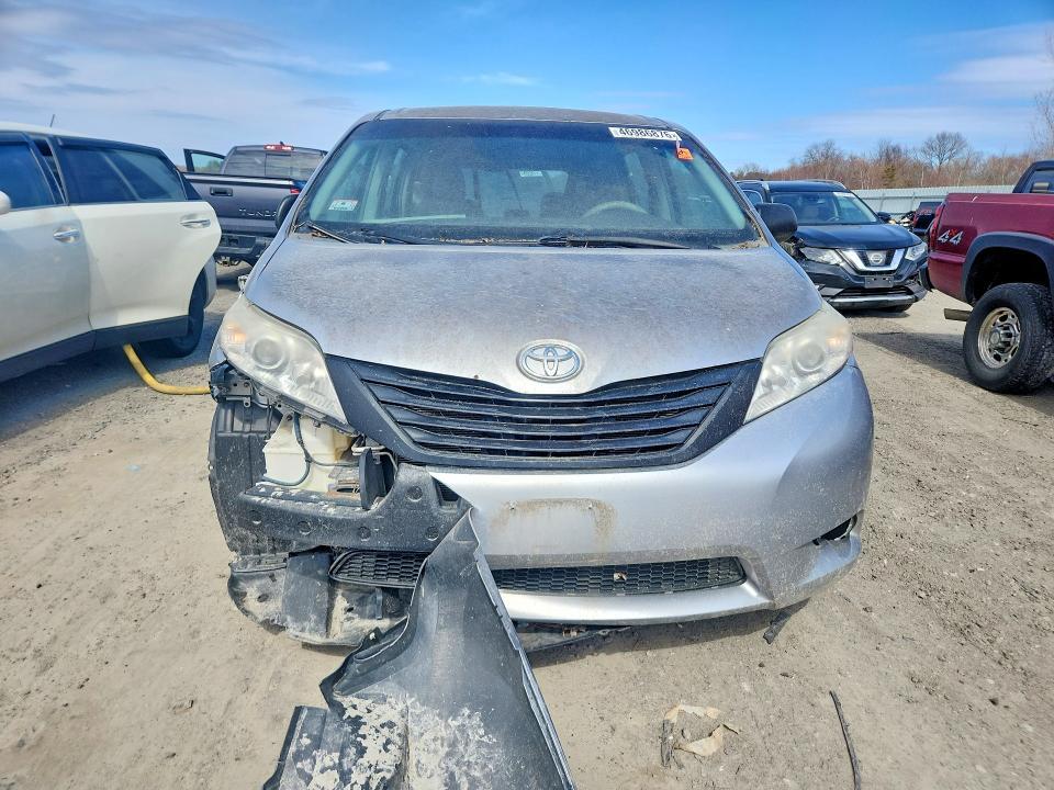 2013 Toyota Sienna l 7-passenger
