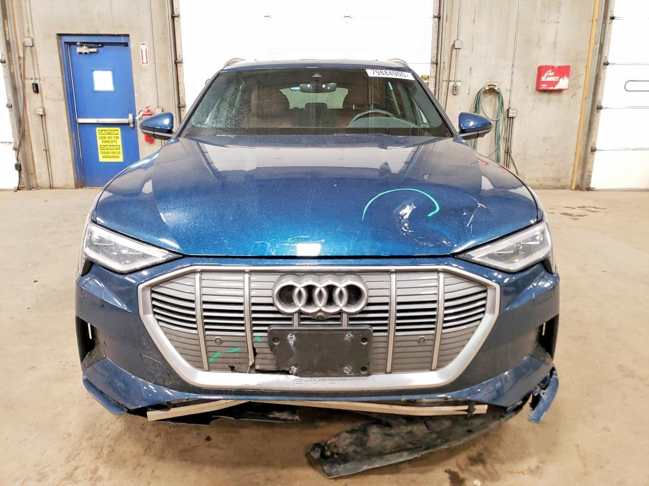 2022 Audi E-tron Premium Plus