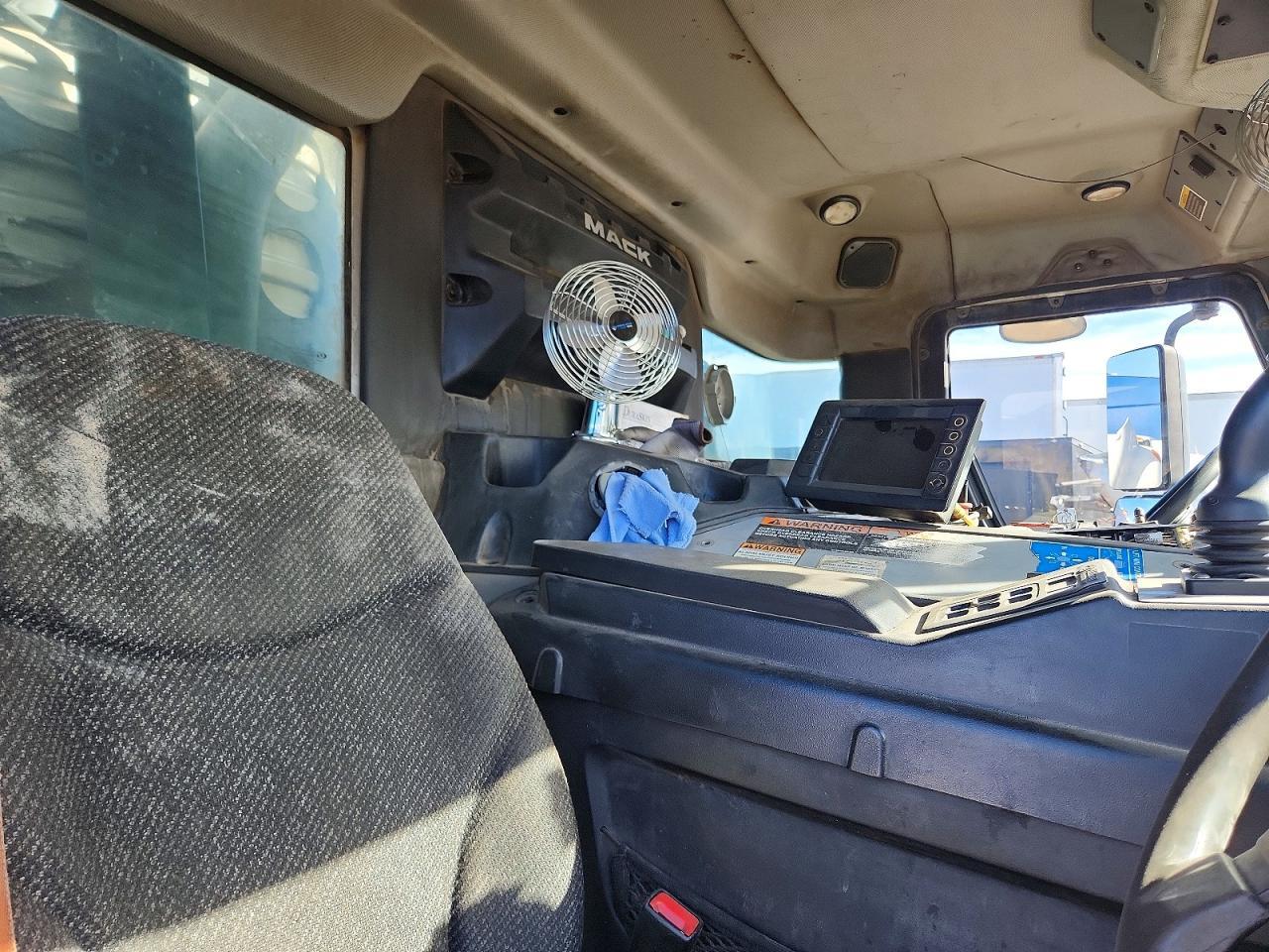 2016 Mack LR613 Refuse Truck
