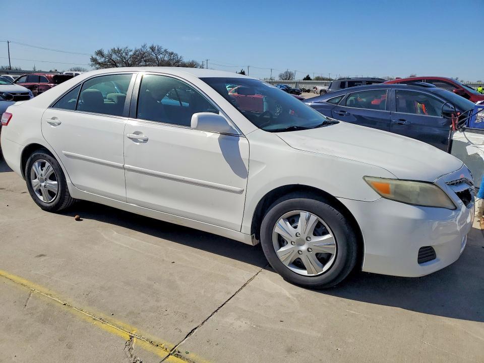 2011 Toyota Camry le