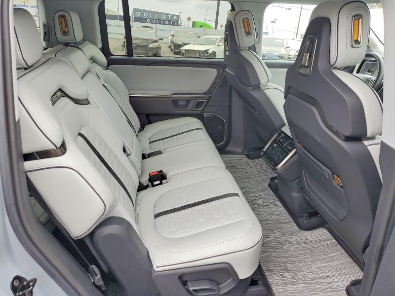 2024 Rivian R1S Adventure