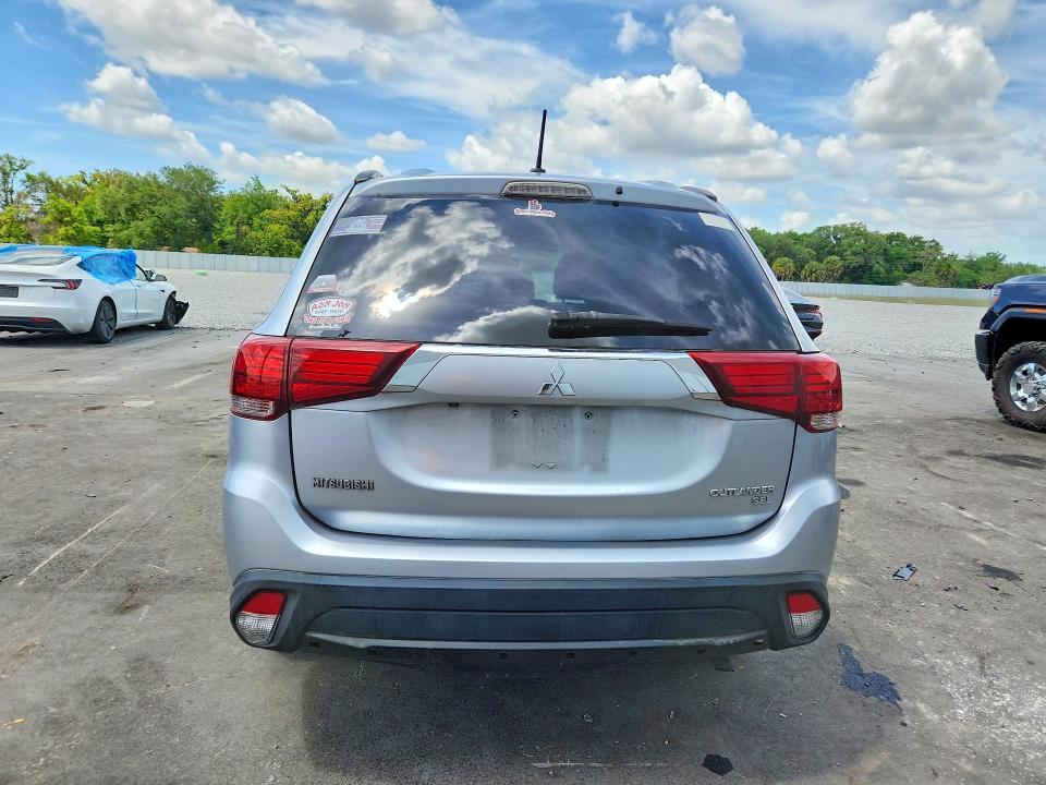 2016 Mitsubishi Outlander se