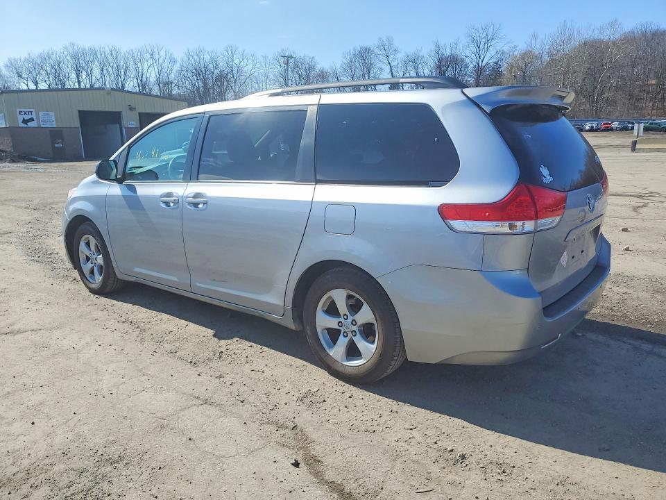 2012 Toyota Sienna le 8-passenger