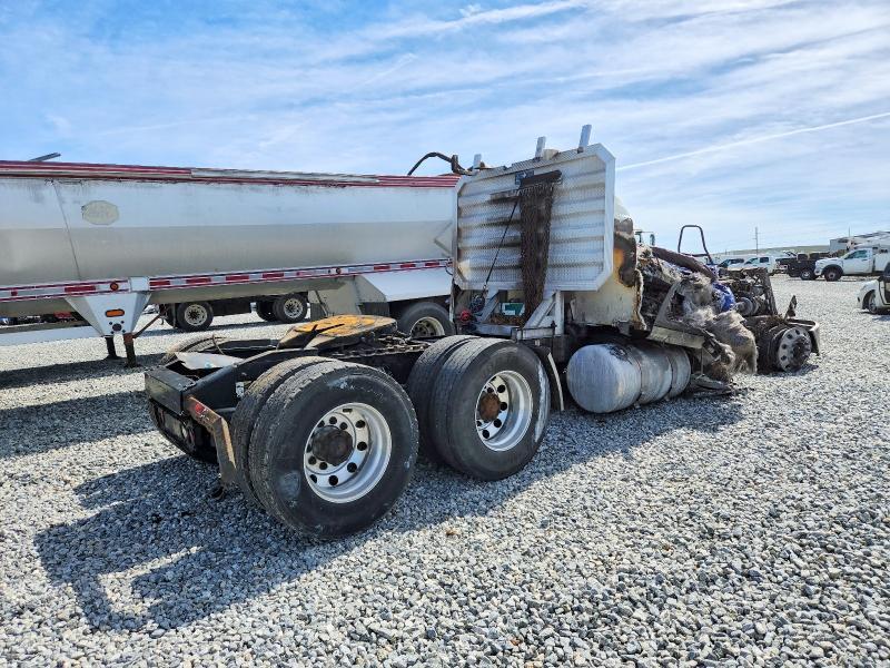 2009 Peterbilt 387 Semi Truck