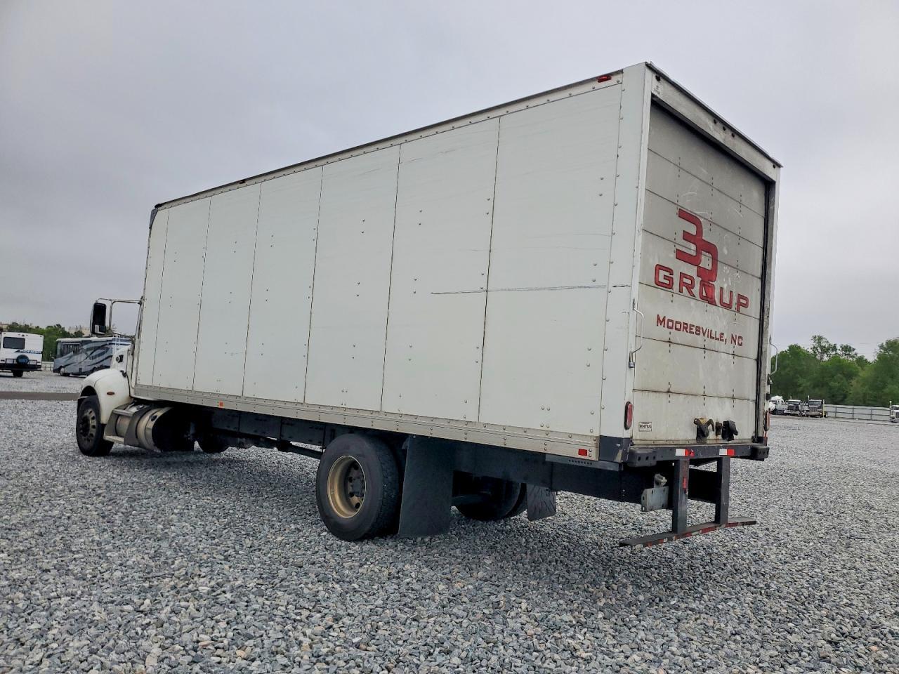 2019 Peterbilt 337 BOX Truck